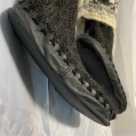 Handmade in Iceland Sheep’s Wool knitted Slipper Booties / Leather padded soles - Picture 2 of 3